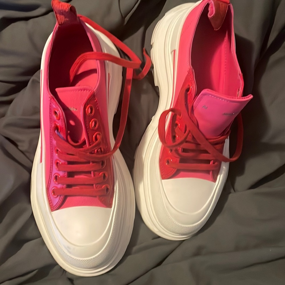 Alexandra McQueen tread slick lace up sneaker